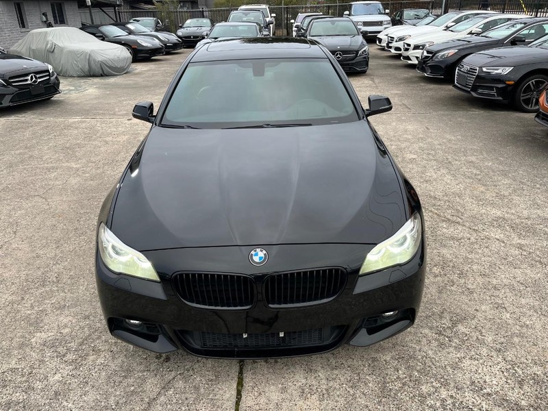 BMW 535i Vehicle Full-screen Gallery Image 03