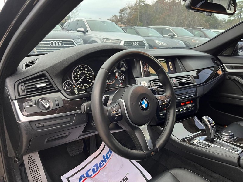 BMW 535i Vehicle Full-screen Gallery Image 10