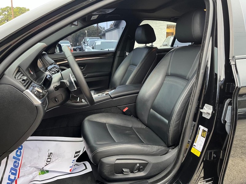 BMW 535i Vehicle Full-screen Gallery Image 11