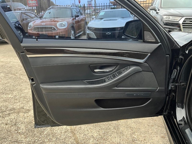 BMW 535i Vehicle Full-screen Gallery Image 12