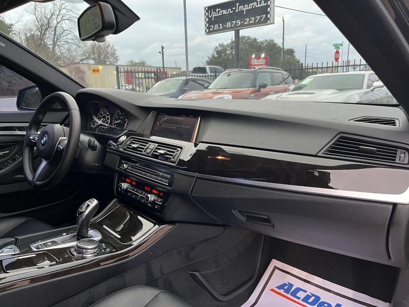 BMW 535i Vehicle Full-screen Gallery Image 13