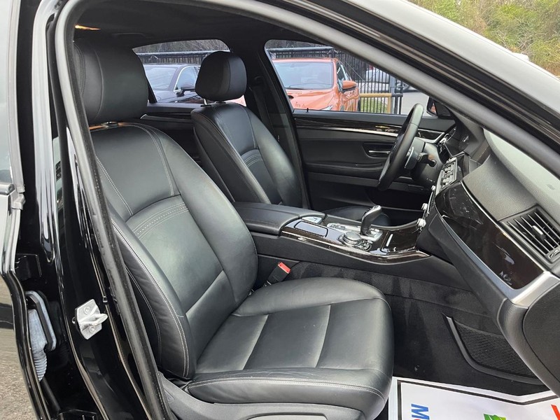 BMW 535i Vehicle Full-screen Gallery Image 14