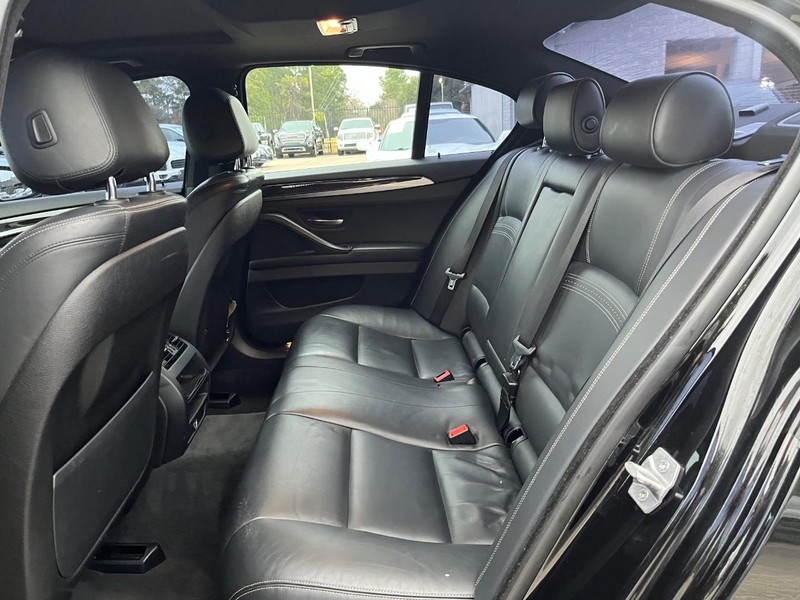 BMW 535i Vehicle Full-screen Gallery Image 18