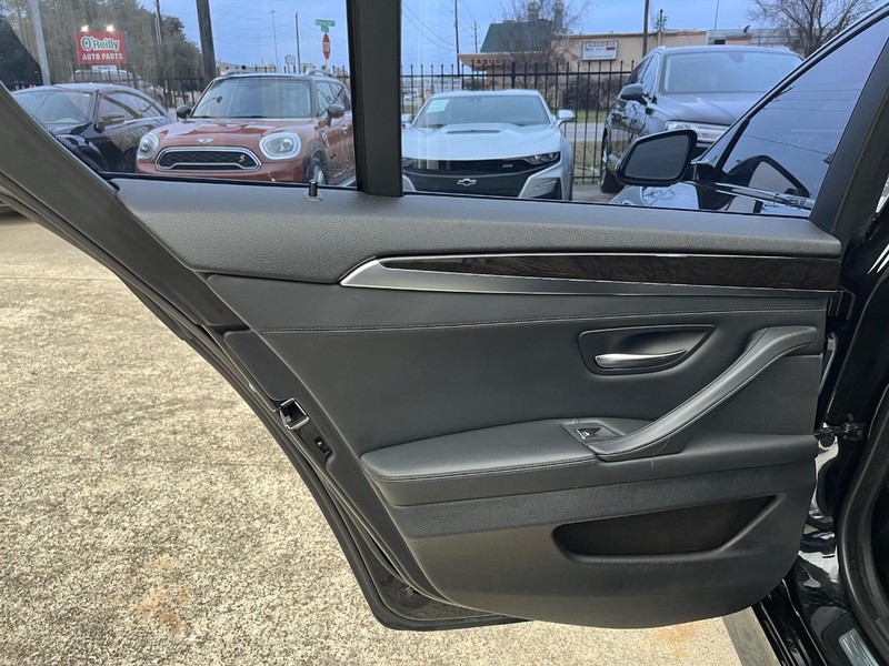 BMW 535i Vehicle Full-screen Gallery Image 19