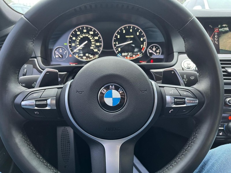 BMW 535i Vehicle Full-screen Gallery Image 20