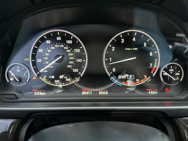BMW 535i Vehicle Full-screen Gallery Image 21