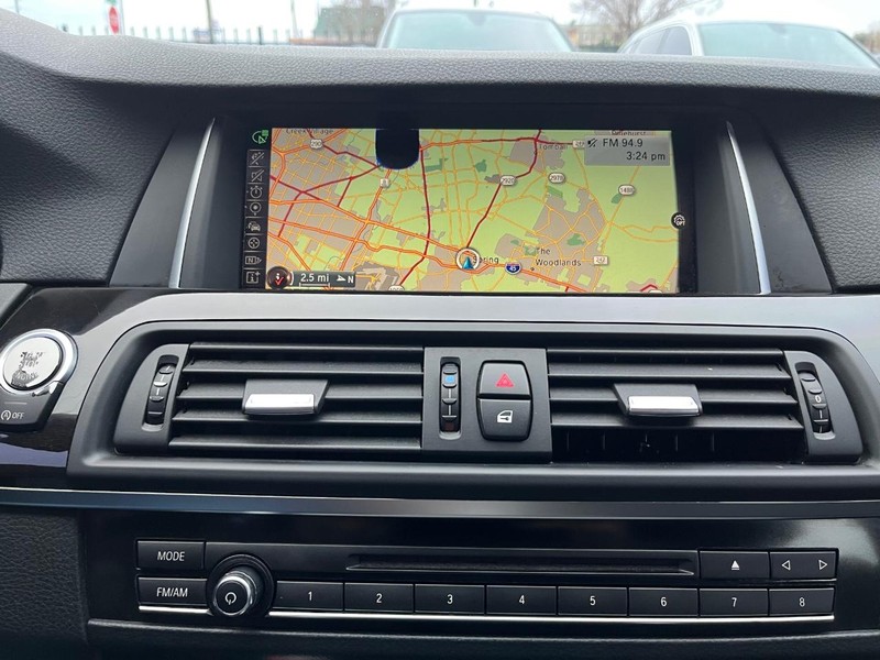 BMW 535i Vehicle Full-screen Gallery Image 22