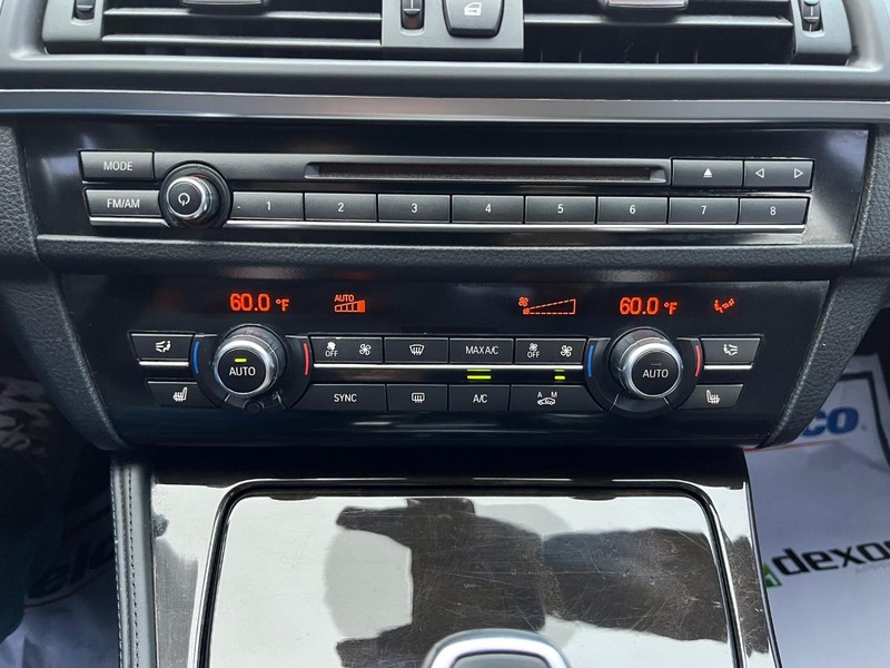 BMW 535i Vehicle Full-screen Gallery Image 24
