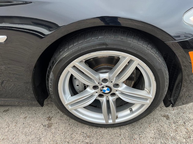 BMW 535i Vehicle Full-screen Gallery Image 28