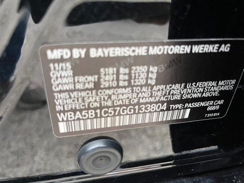 BMW 535i Vehicle Full-screen Gallery Image 30