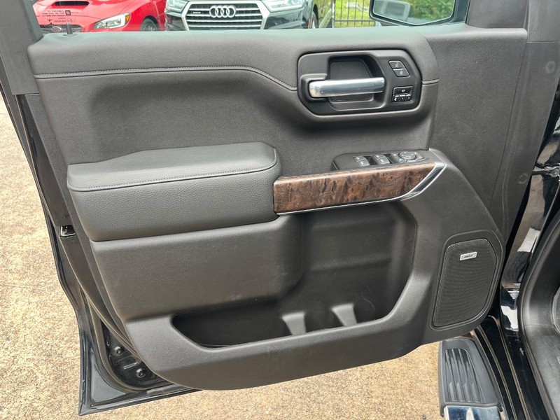 GMC Sierra 1500 Vehicle Full-screen Gallery Image 12