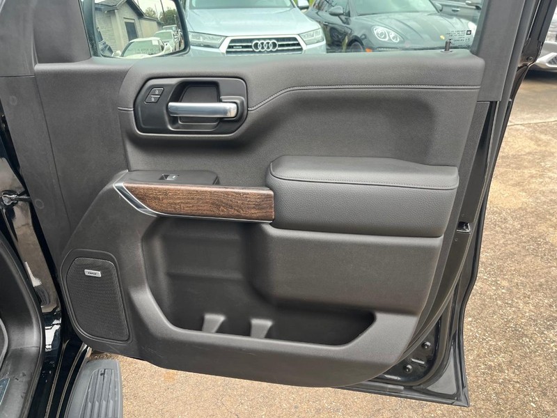 GMC Sierra 1500 Vehicle Full-screen Gallery Image 17