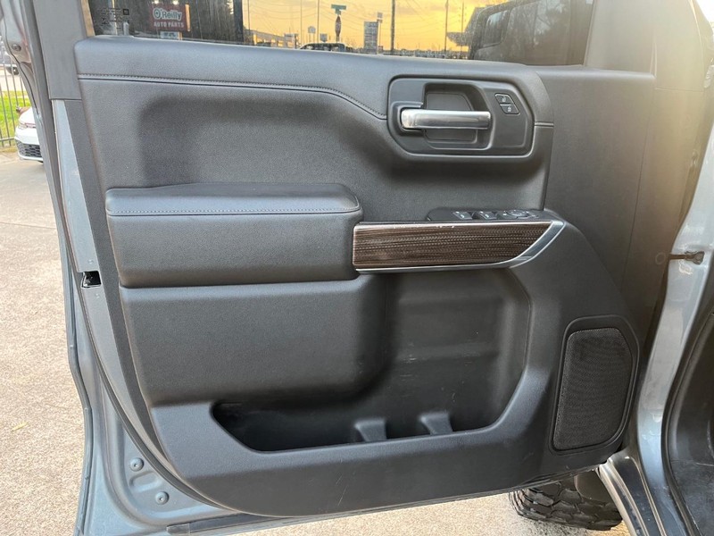 Chevrolet Silverado 1500 Vehicle Full-screen Gallery Image 12