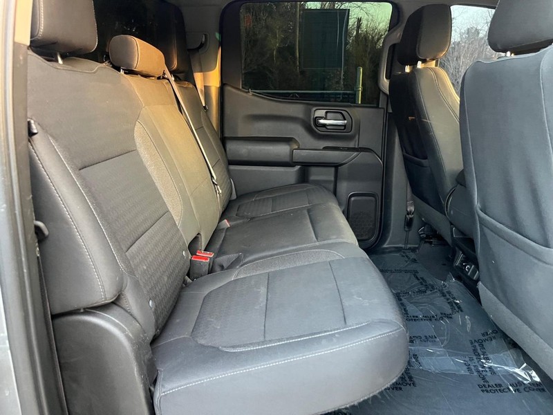 Chevrolet Silverado 1500 Vehicle Full-screen Gallery Image 16