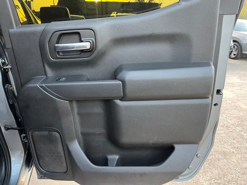 Chevrolet Silverado 1500 Vehicle Full-screen Gallery Image 17