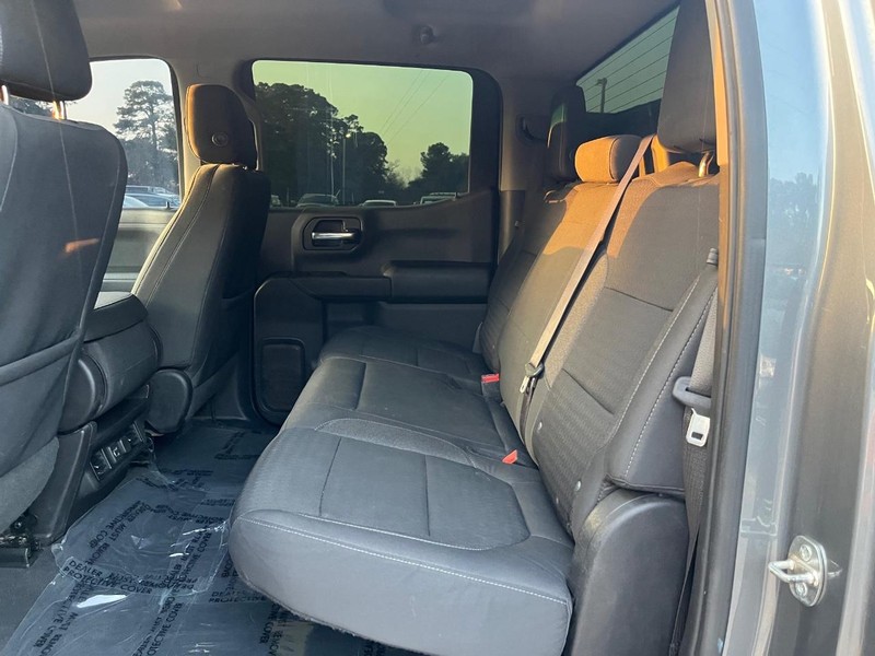 Chevrolet Silverado 1500 Vehicle Full-screen Gallery Image 18