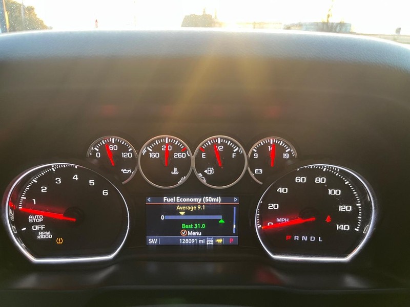 Chevrolet Silverado 1500 Vehicle Full-screen Gallery Image 21