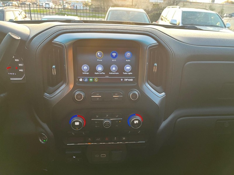 Chevrolet Silverado 1500 Vehicle Full-screen Gallery Image 22