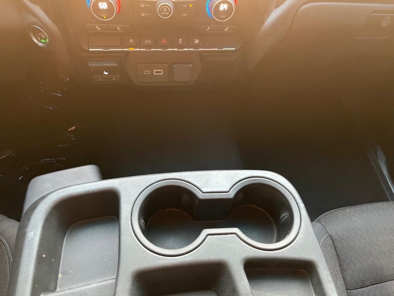 Chevrolet Silverado 1500 Vehicle Full-screen Gallery Image 26