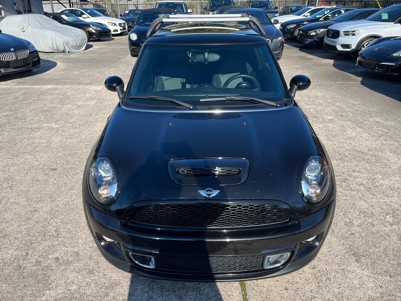 MINI Cooper Hardtop Vehicle Full-screen Gallery Image 03