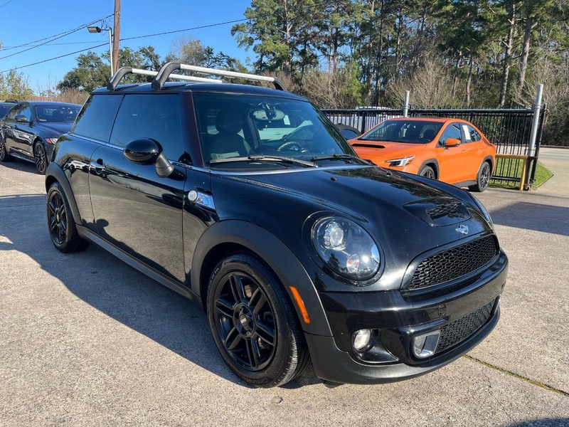 MINI Cooper Hardtop Vehicle Full-screen Gallery Image 04