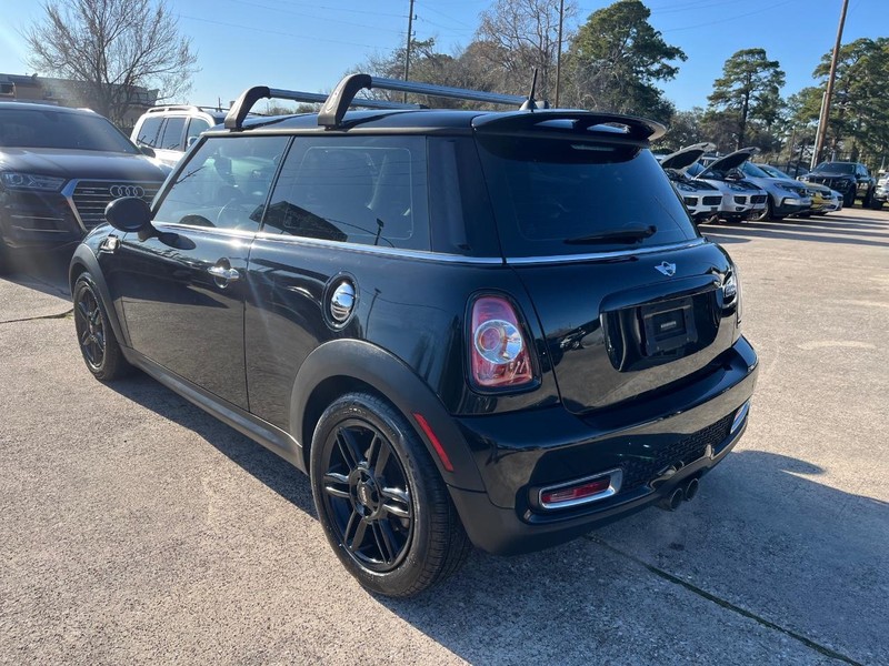 MINI Cooper Hardtop Vehicle Full-screen Gallery Image 08