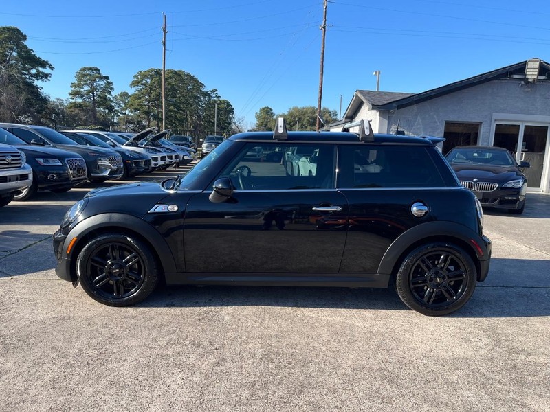 MINI Cooper Hardtop Vehicle Full-screen Gallery Image 09