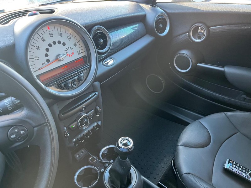 MINI Cooper Hardtop Vehicle Full-screen Gallery Image 20