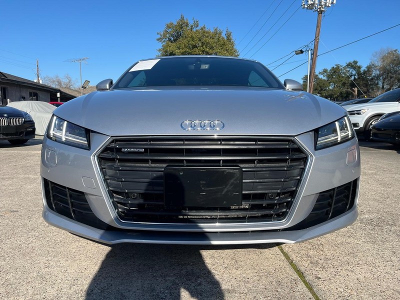 Audi TT Vehicle Full-screen Gallery Image 02