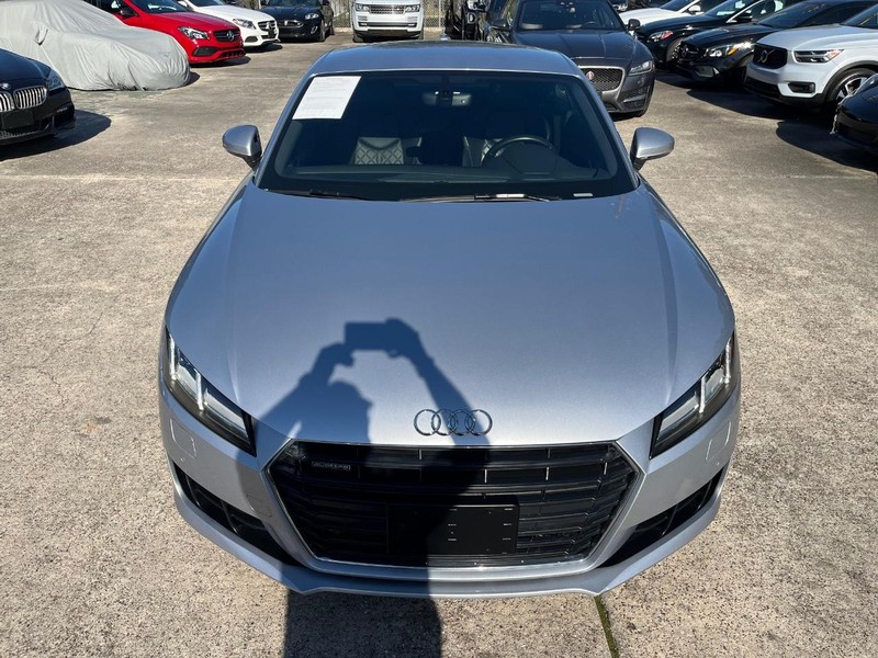 Audi TT Vehicle Full-screen Gallery Image 03