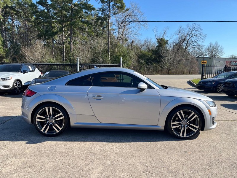 Audi TT Vehicle Full-screen Gallery Image 05