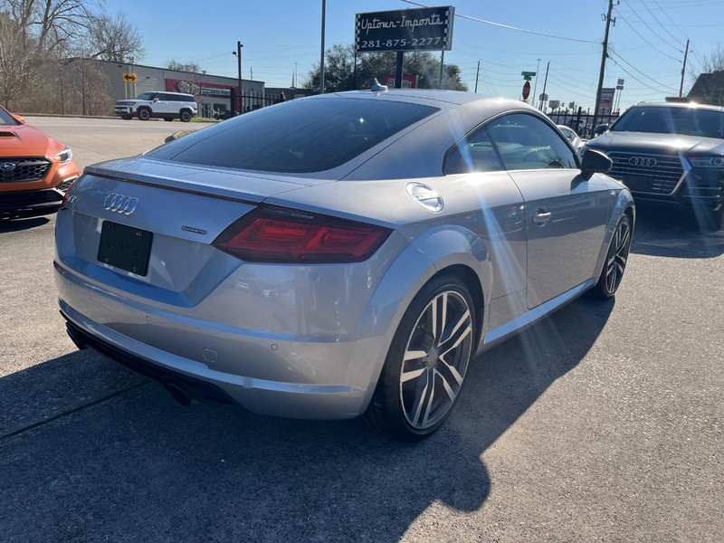 Audi TT Vehicle Full-screen Gallery Image 06