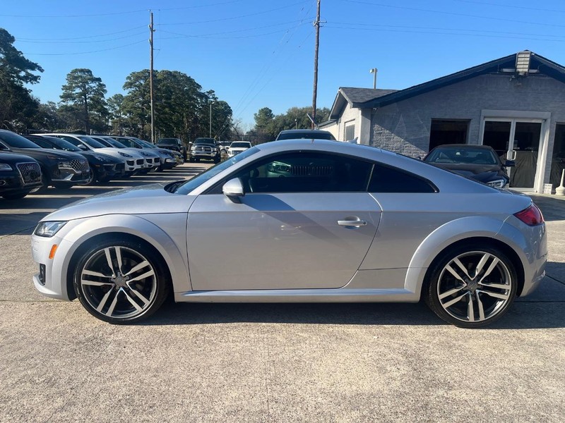 Audi TT Vehicle Full-screen Gallery Image 09