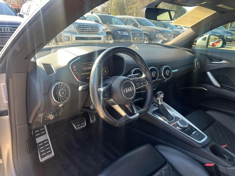Audi TT Vehicle Full-screen Gallery Image 10