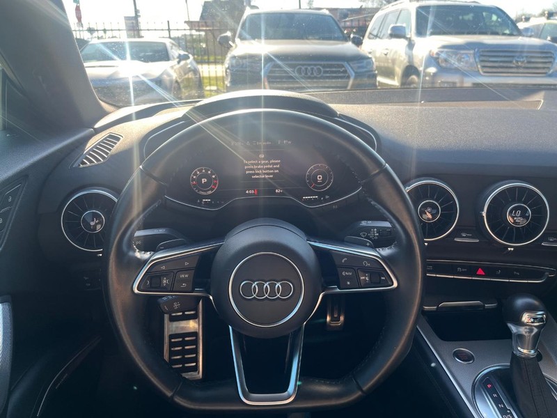 Audi TT Vehicle Full-screen Gallery Image 17