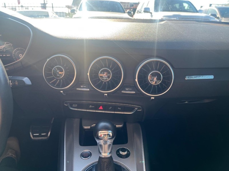 Audi TT Vehicle Full-screen Gallery Image 20