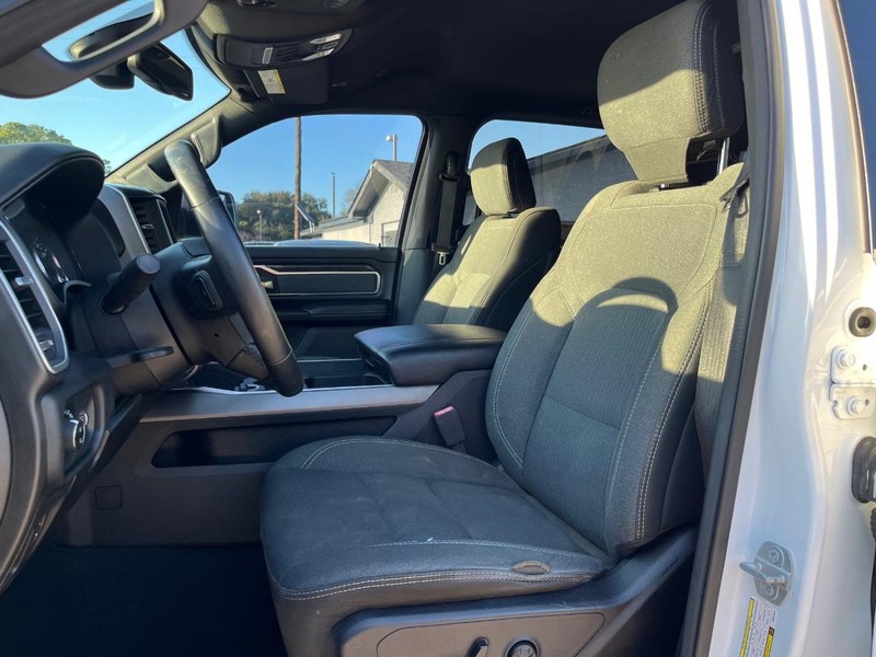 Ram 1500 Vehicle Full-screen Gallery Image 11