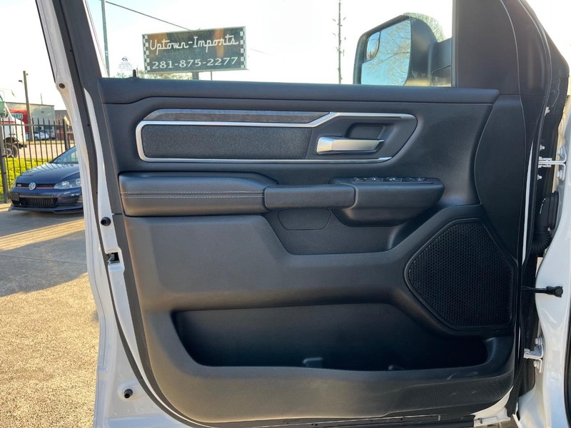 Ram 1500 Vehicle Full-screen Gallery Image 12
