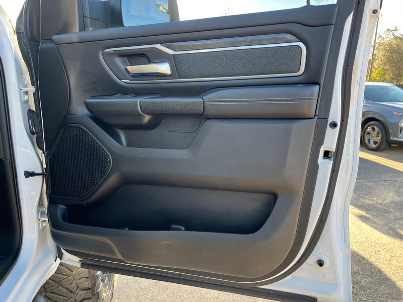 Ram 1500 Vehicle Full-screen Gallery Image 15