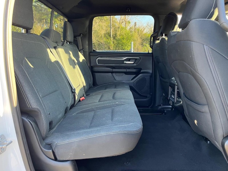 Ram 1500 Vehicle Full-screen Gallery Image 16