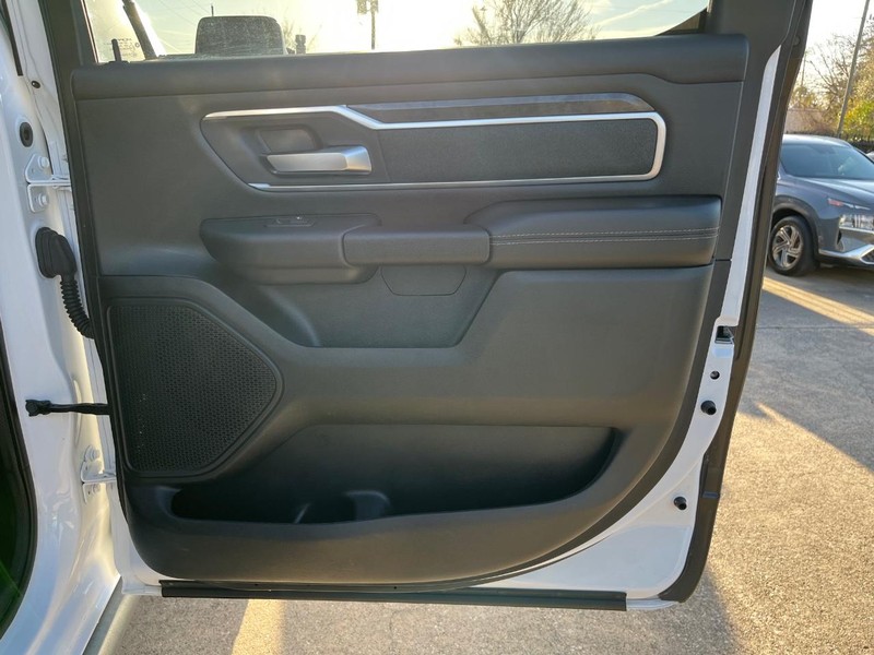 Ram 1500 Vehicle Full-screen Gallery Image 17