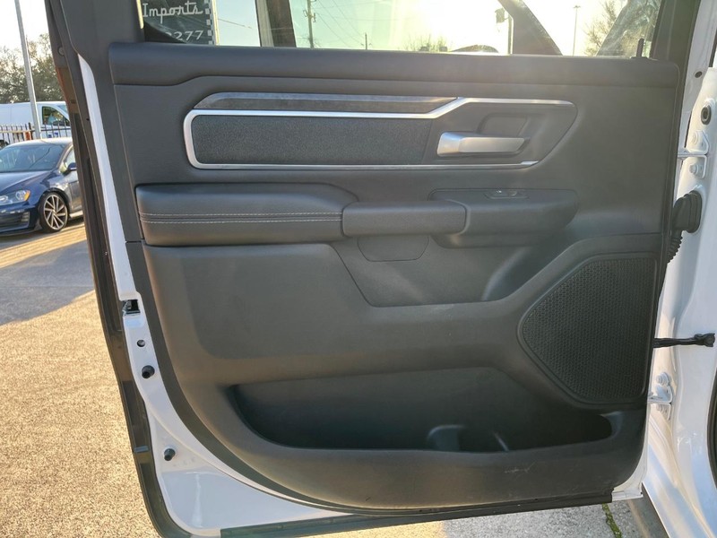 Ram 1500 Vehicle Full-screen Gallery Image 19
