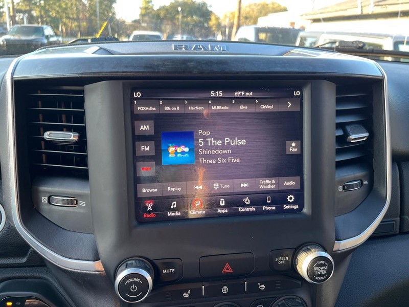 Ram 1500 Vehicle Full-screen Gallery Image 21