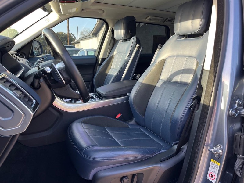 Land Rover Range Rover Sport Vehicle Full-screen Gallery Image 11