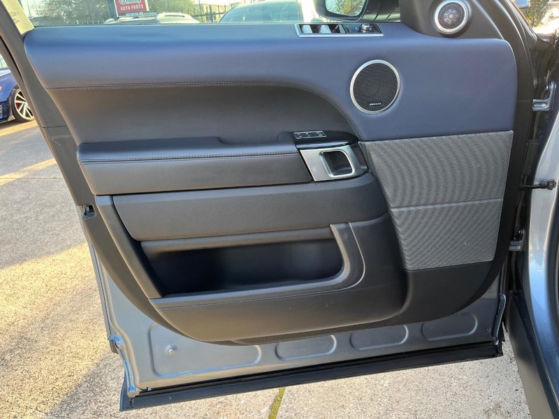 Land Rover Range Rover Sport Vehicle Full-screen Gallery Image 12