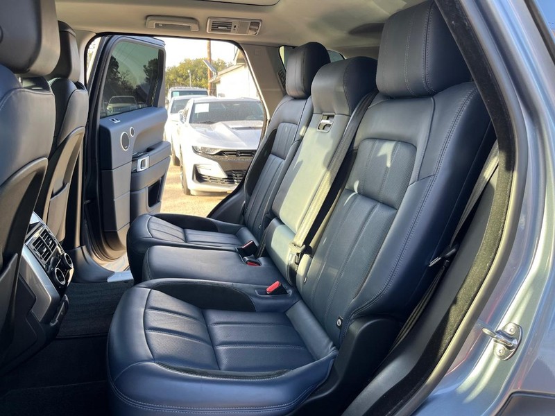 Land Rover Range Rover Sport Vehicle Full-screen Gallery Image 16