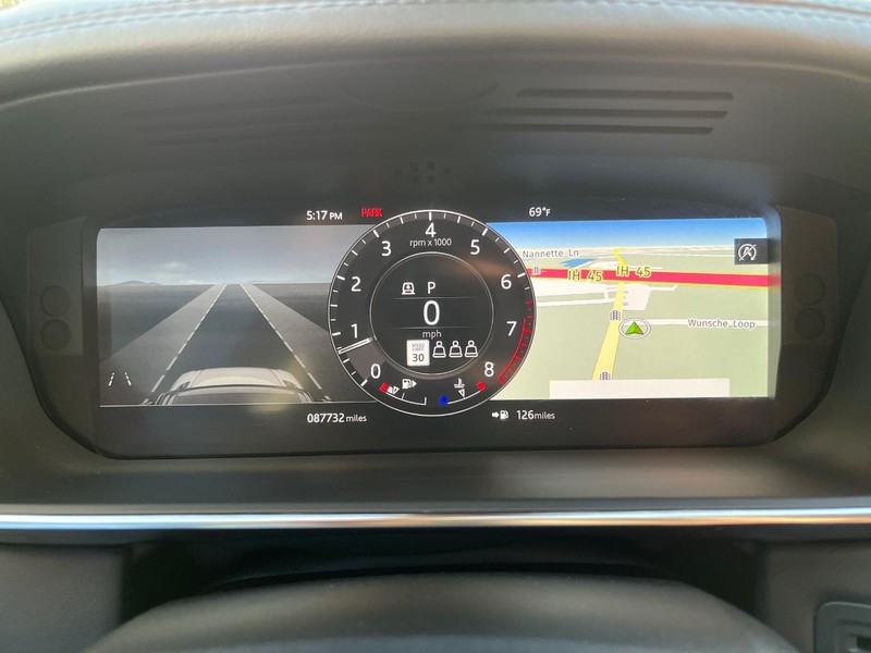 Land Rover Range Rover Sport Vehicle Full-screen Gallery Image 21