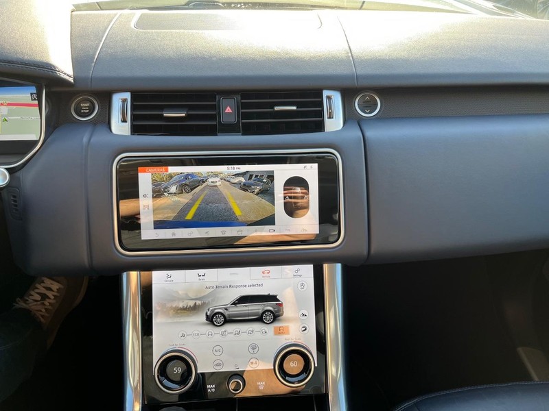 Land Rover Range Rover Sport Vehicle Full-screen Gallery Image 23