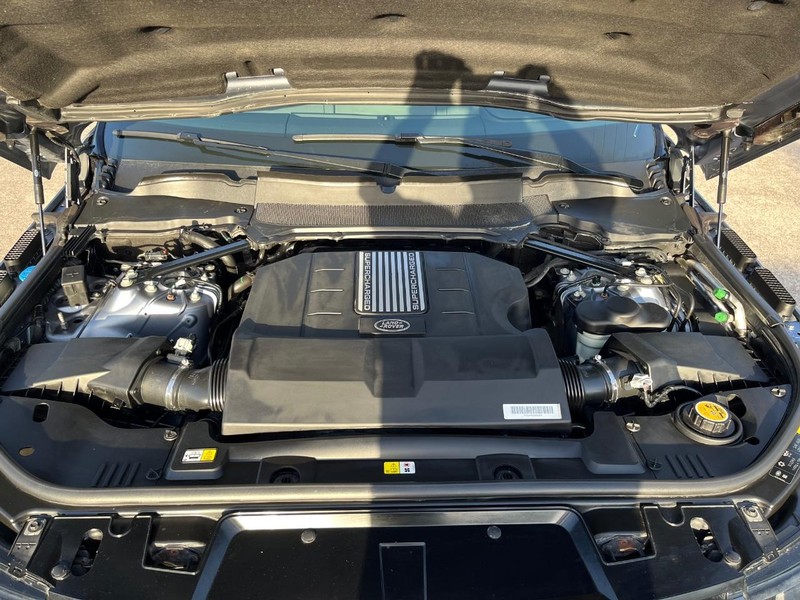 Land Rover Range Rover Sport Vehicle Full-screen Gallery Image 29