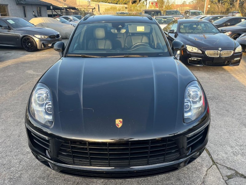 Porsche Macan Vehicle Full-screen Gallery Image 02